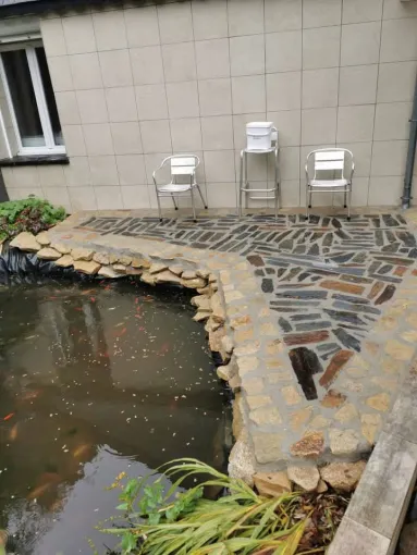 Terasse autour d'un bassin en pierre à Silfiac, Cergy, Entreprise Dargent Laurent