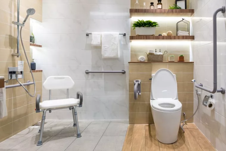 Installation d'une douche à l'italienne pmr avec siège de douche au rez-de-chaussée d'une maison ancienne, Cergy, Entreprise Dargent Laurent